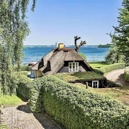 Reetdach-ferienhaus-mit-traumhaftem-panoramameerblick Feriehus *